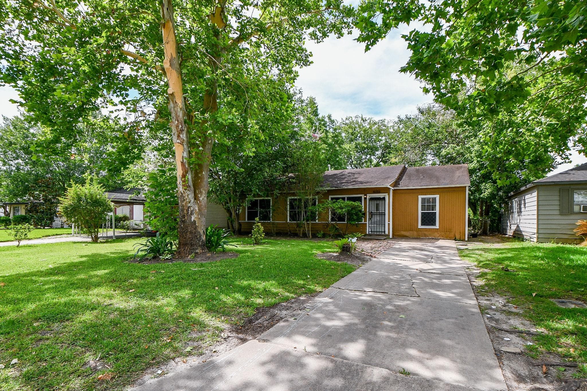 4706 Paradise Ln