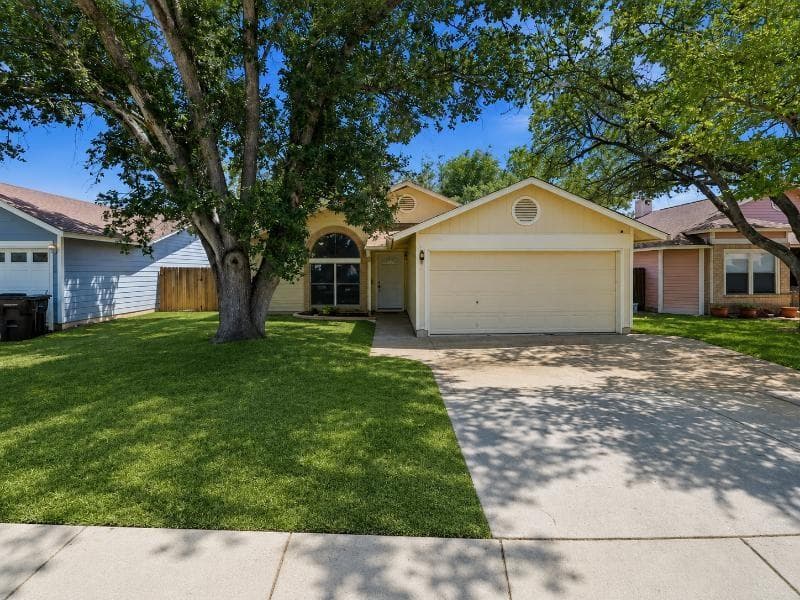 7974 Wayside Trl
