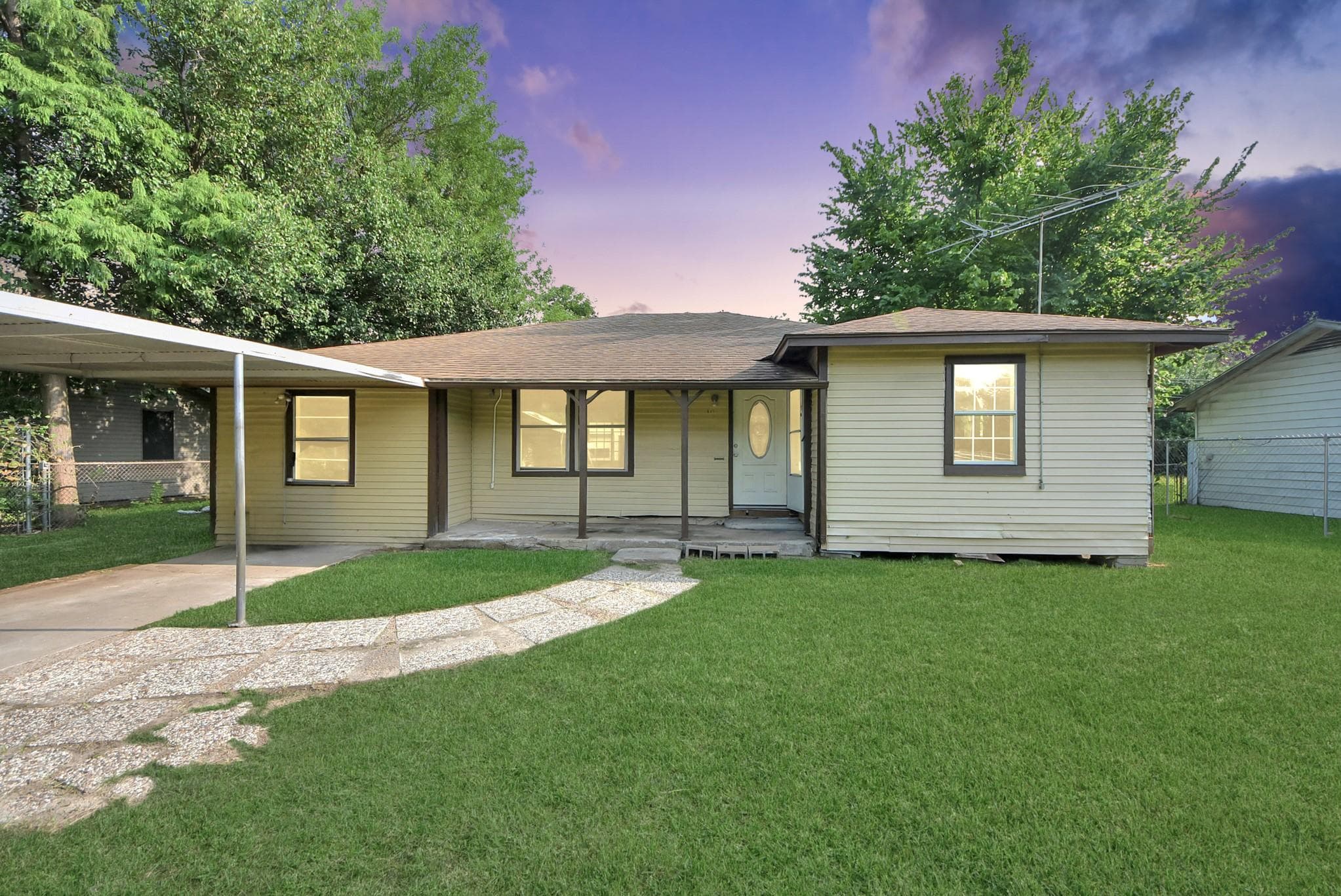 117 E Witcher Ln