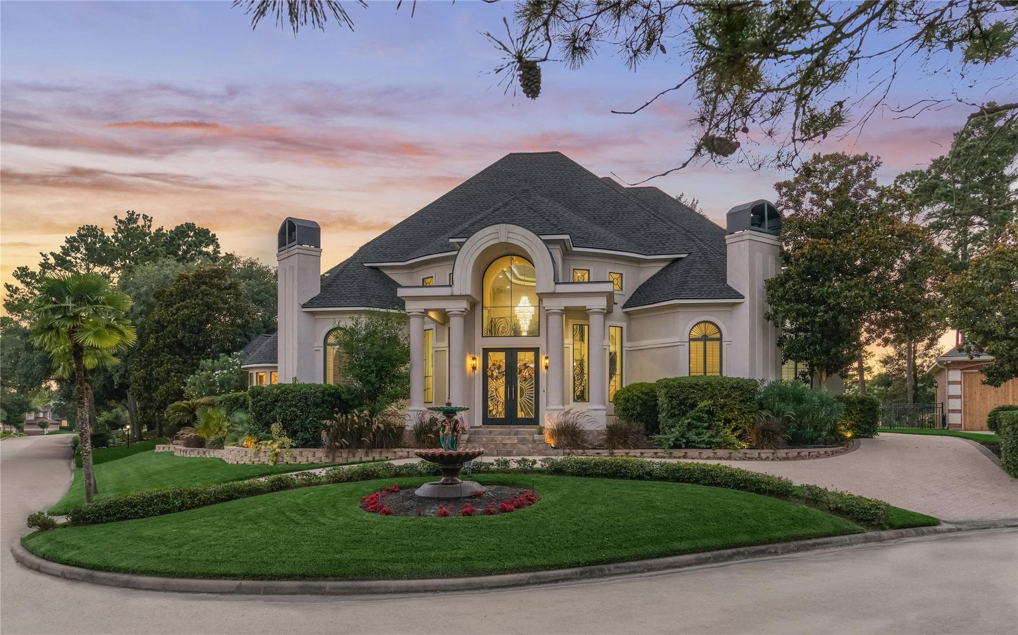 200 Sarasota Cir S