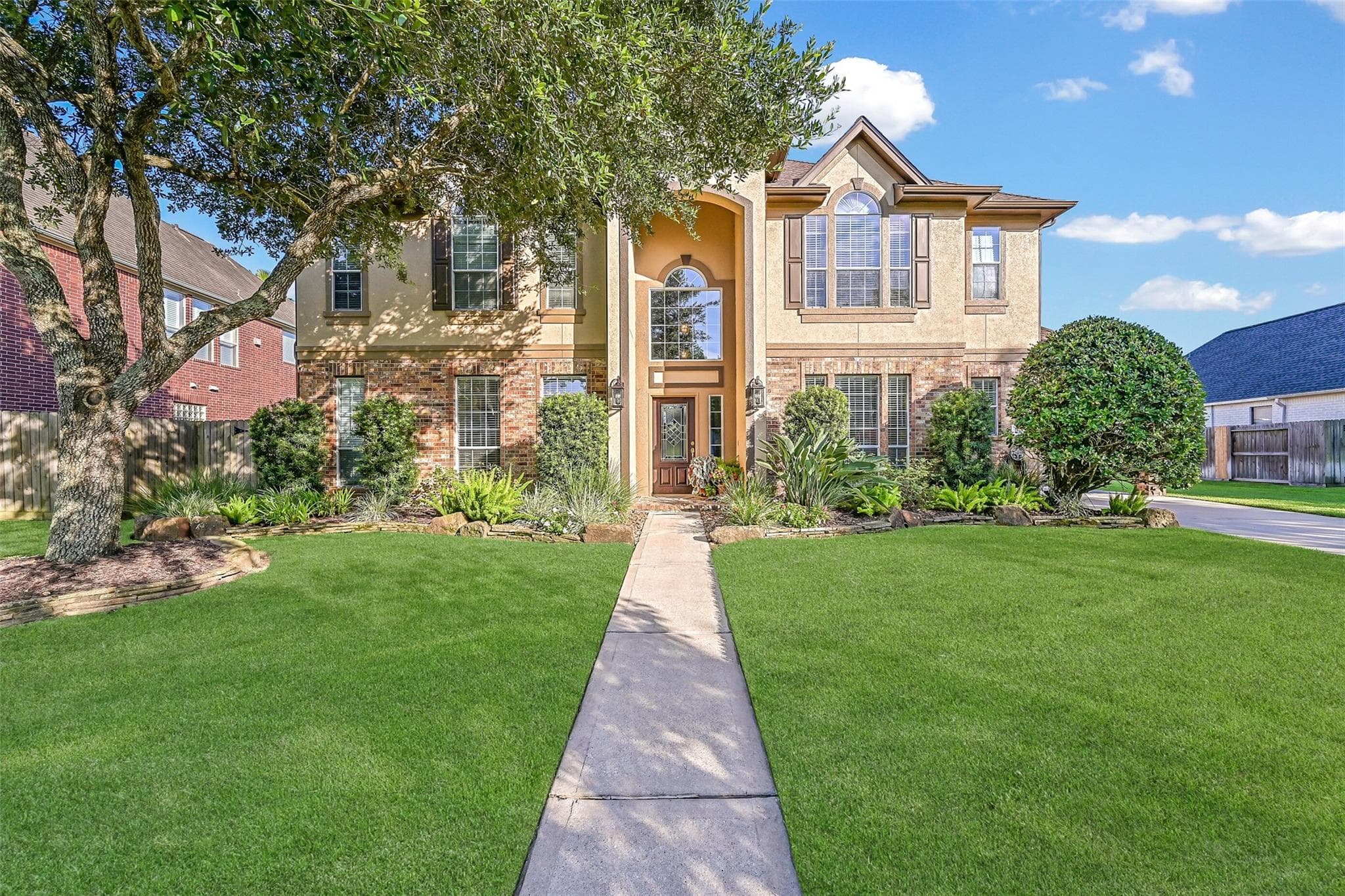 1607 Cascade Falls Dr