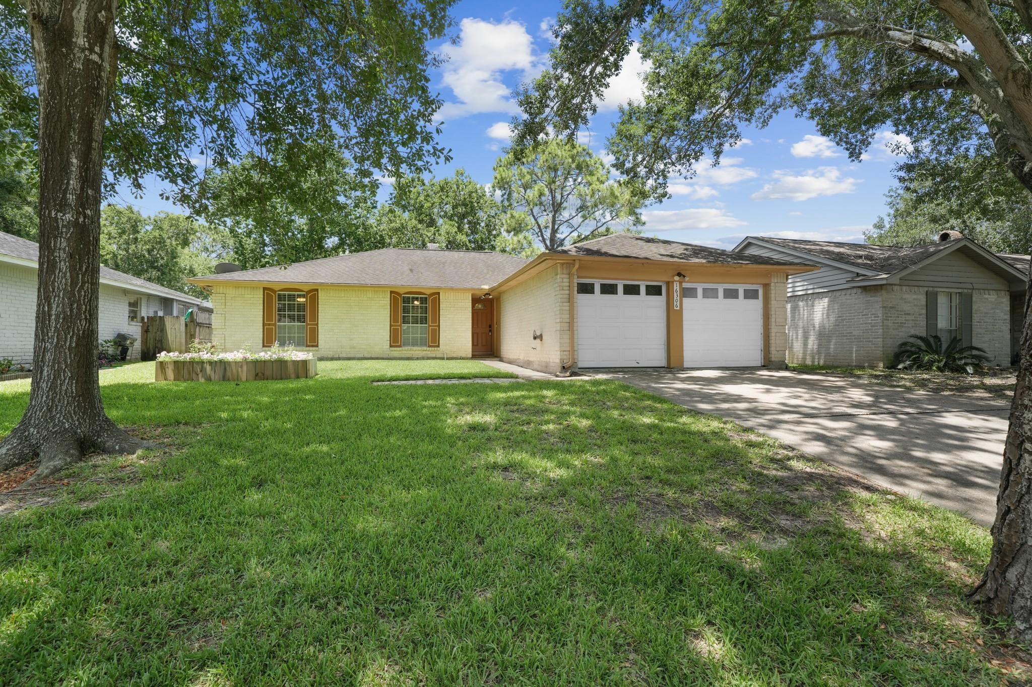 16306 Forest Bend Ave