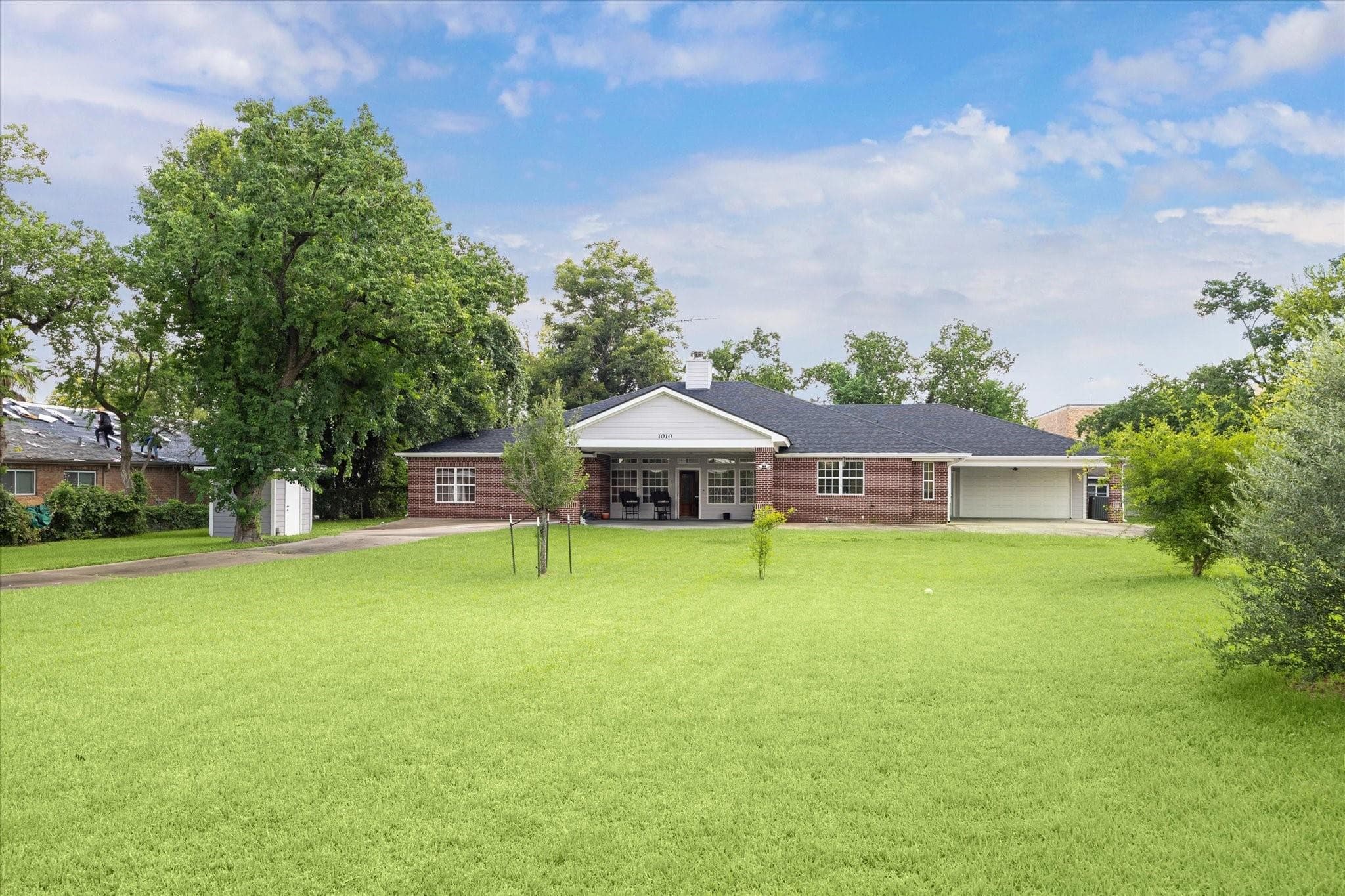 1010 Adkins Rd