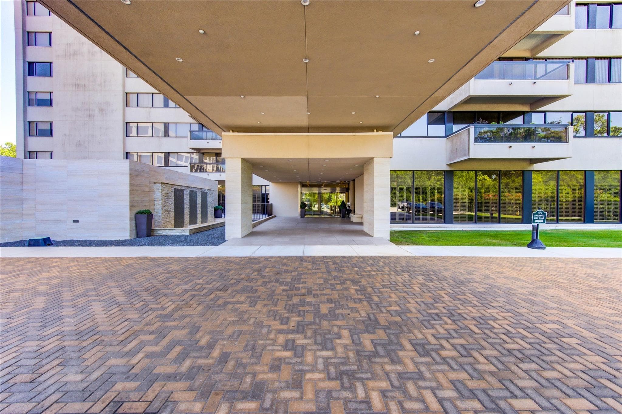 49 Briar Hollow Ln Unit 101
