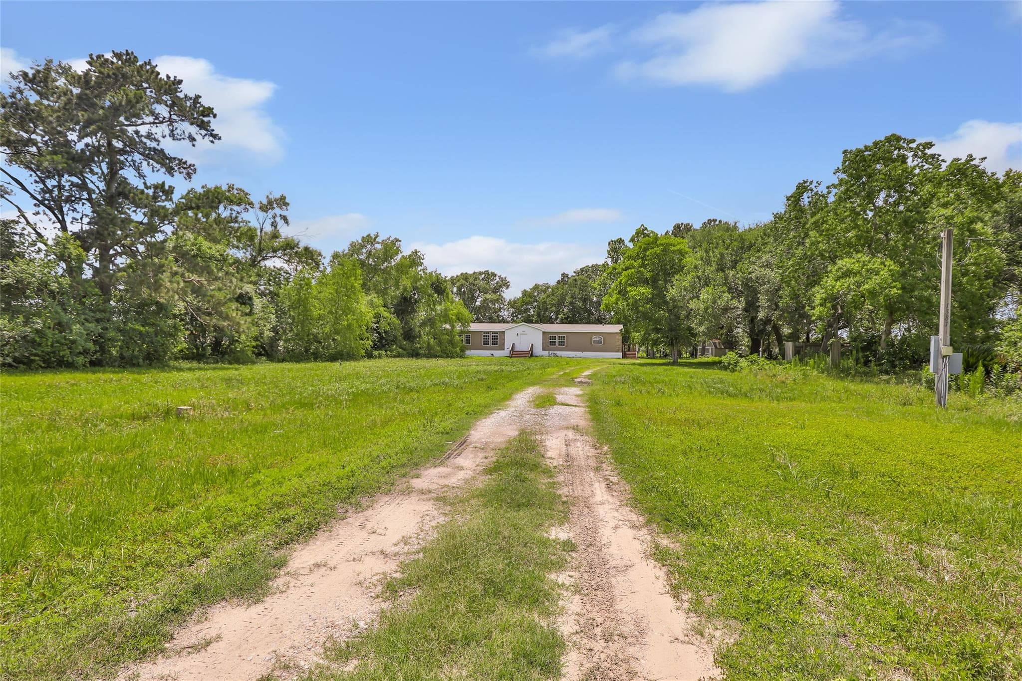 1387 Fm 1406 Rd