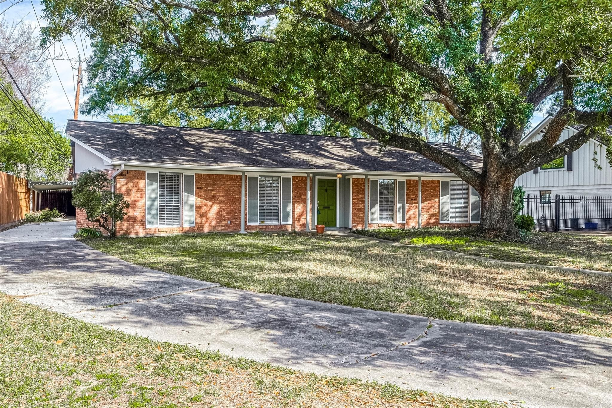 7810 Locke Ln
