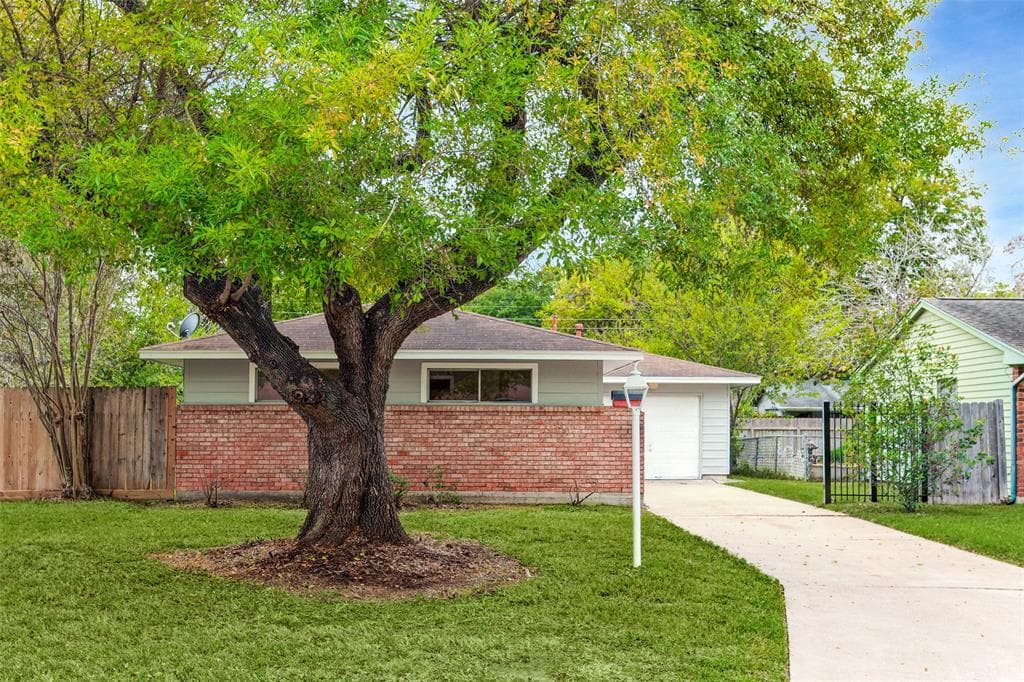 5819 Willow Oak Dr