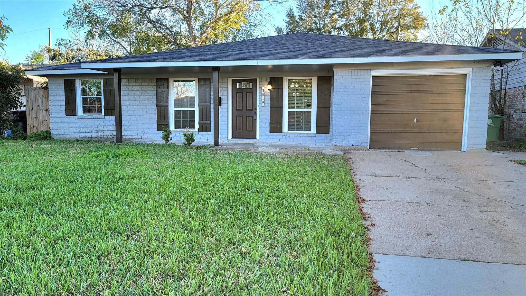 3819 Heatherbrook Dr