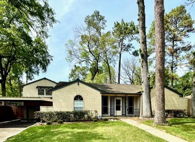 726 Magic Oaks Dr