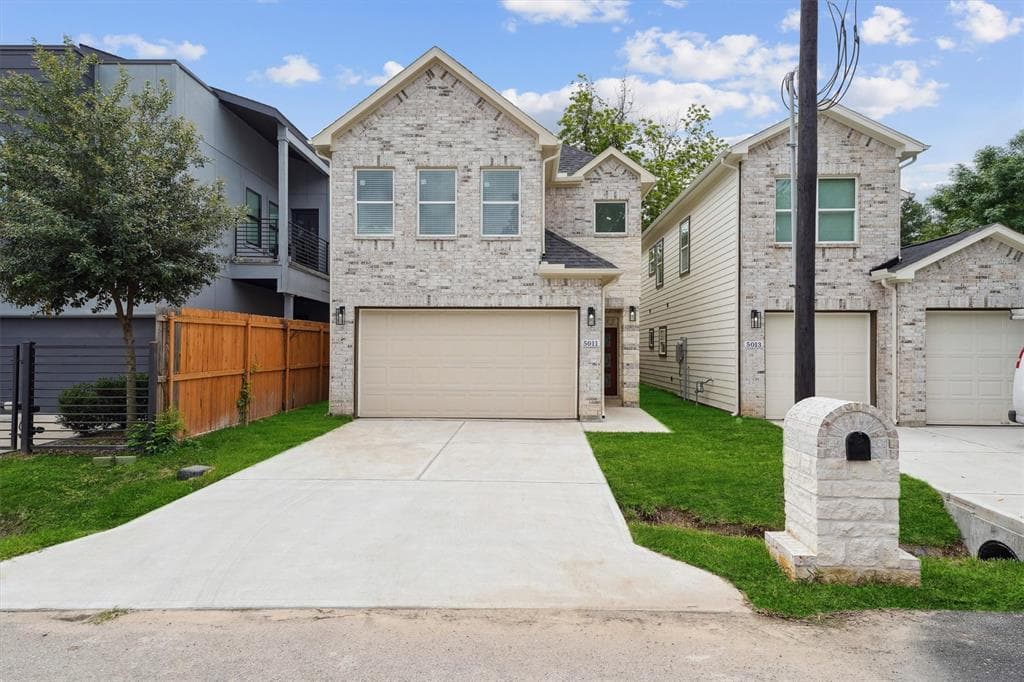 5011 Golden Forest Dr