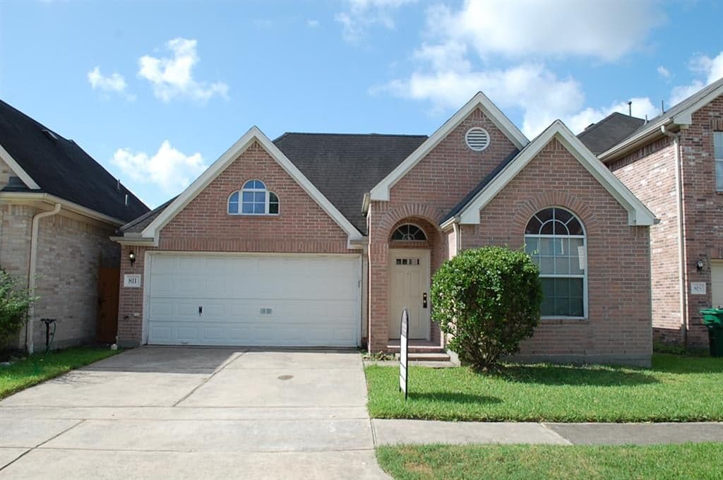 811 Forest Thicket Ln