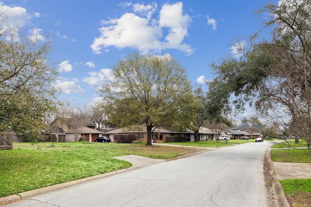 1838 Latexo Dr