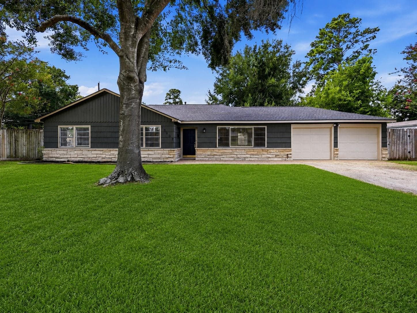 10033 Whiteside Ln