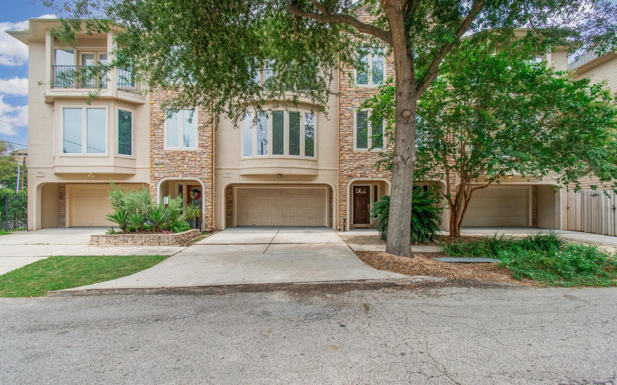 Main property image