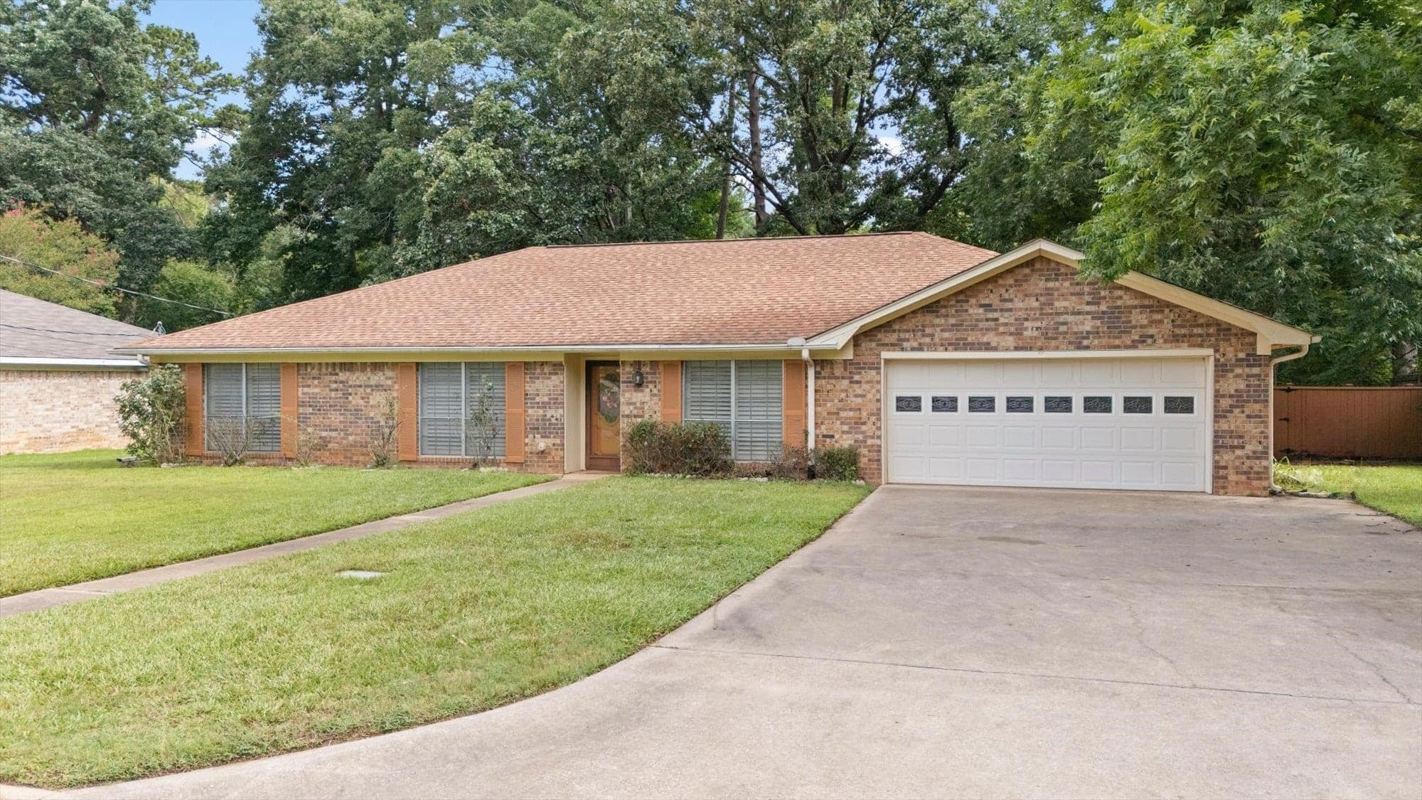 409 Woodway Ln