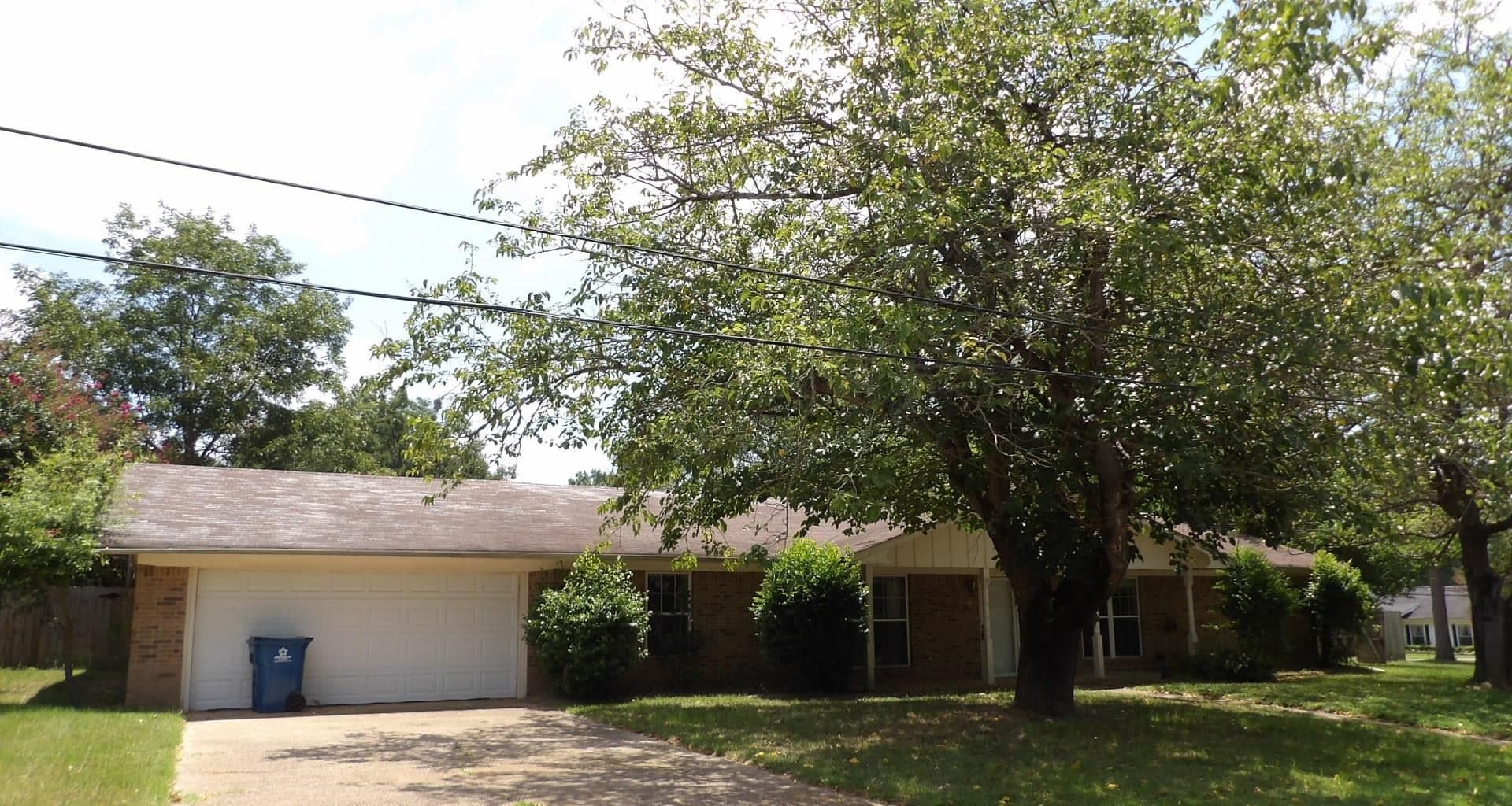 412 Angelina St