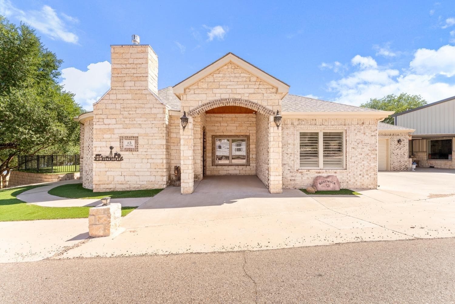 3 Jesse James Dr