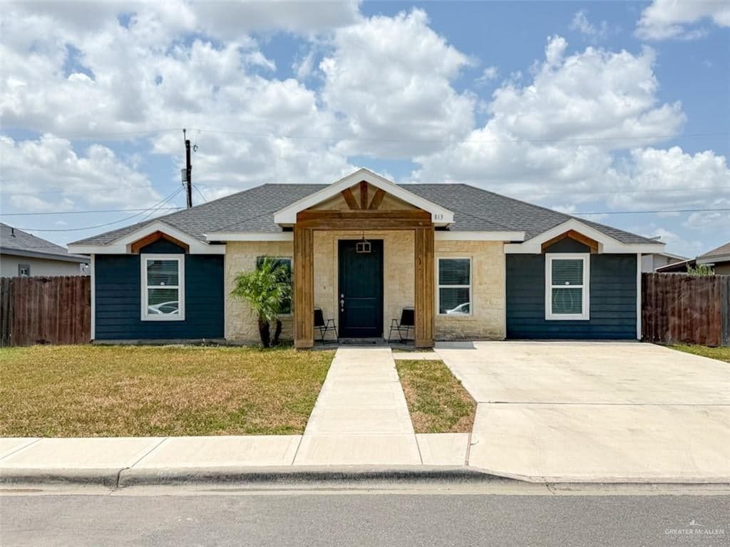 813 Lark Cir
