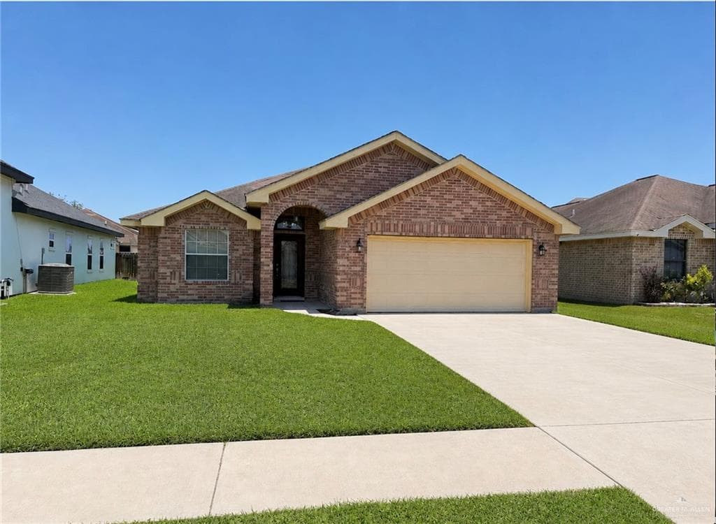3427 Los Lagos Dr