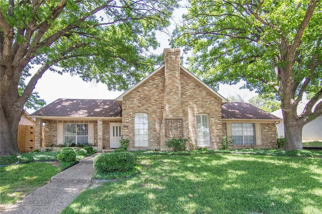 9439 Viewside Dr