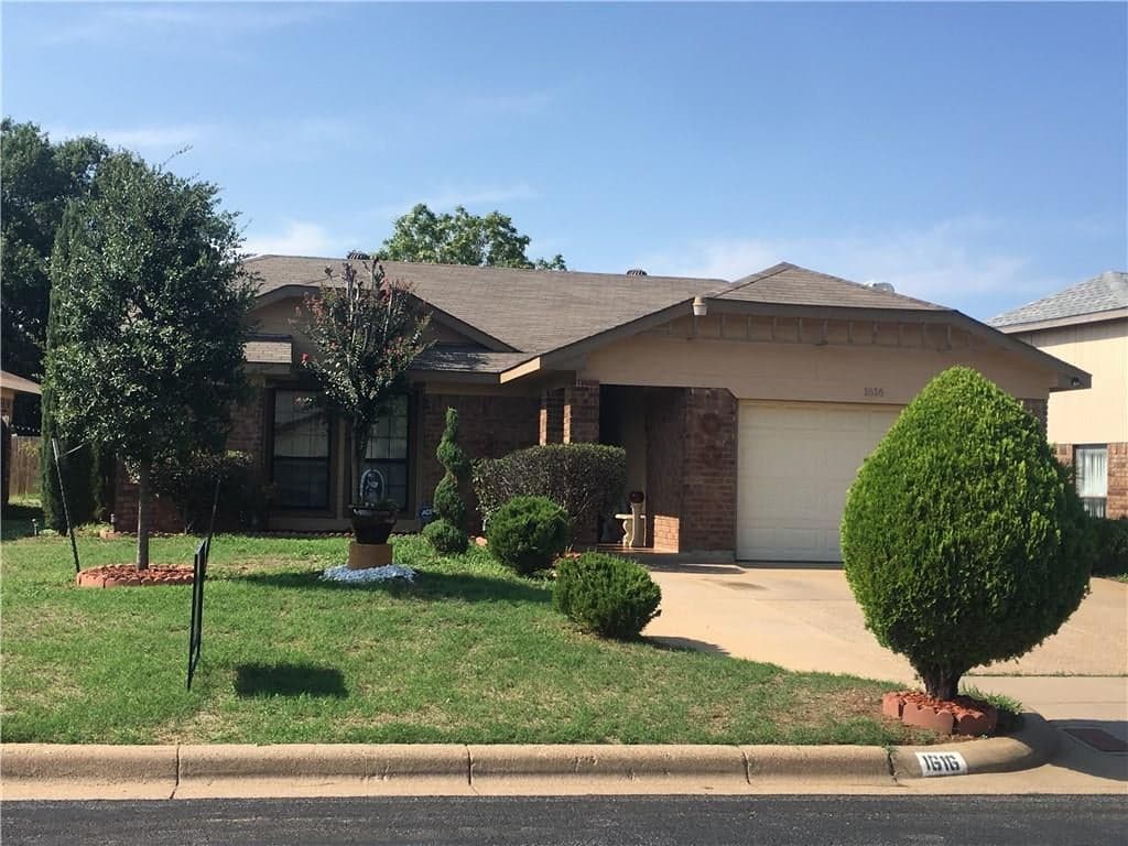 1616 Lincolnshire Way