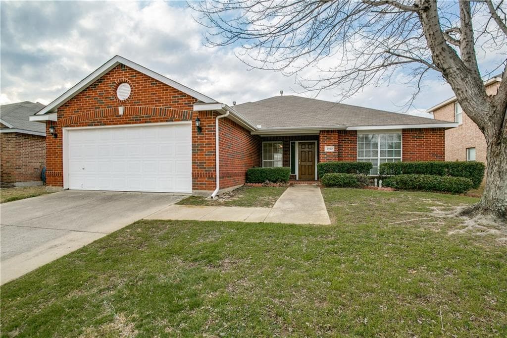 3912 Larkspur Dr
