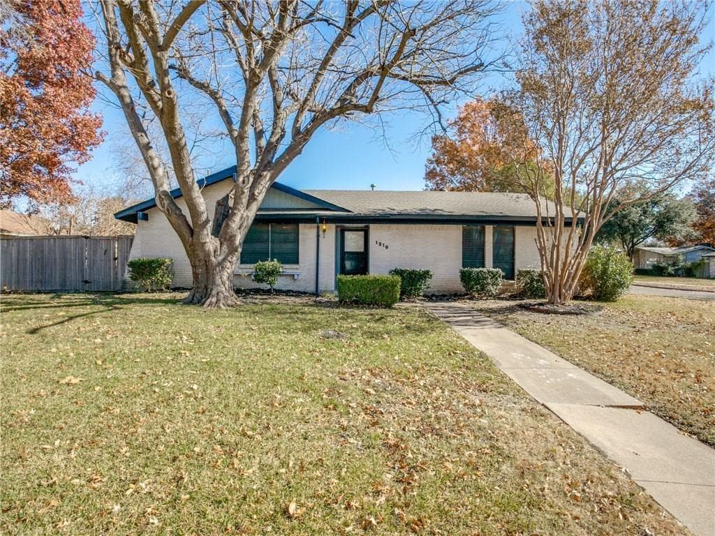 1210 Wisteria Way