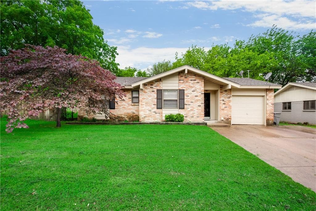2703 Woodlawn Dr