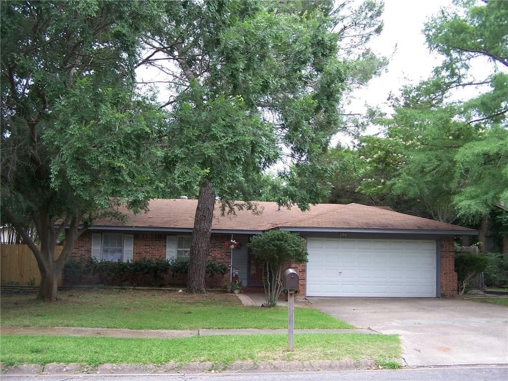 206 Iowa St