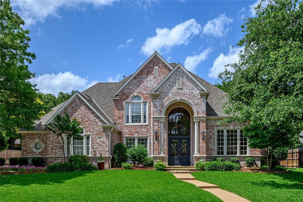 903 Carriage Way