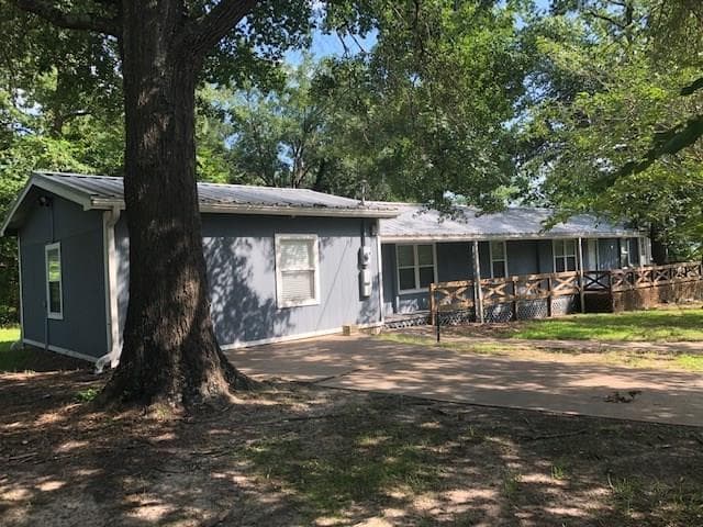 102 Squaw Dr