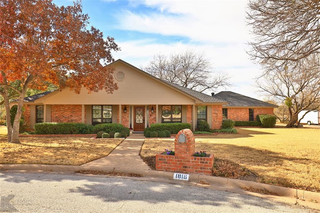 1818 Echo Ct