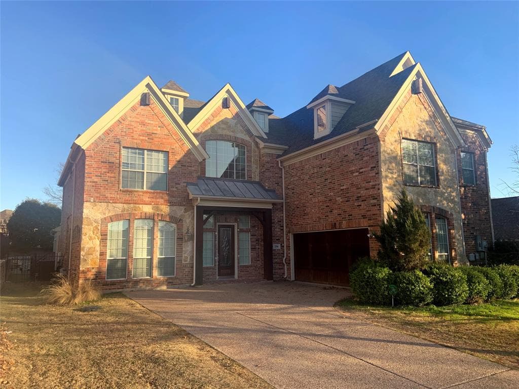 2746 Fountain View Blvd