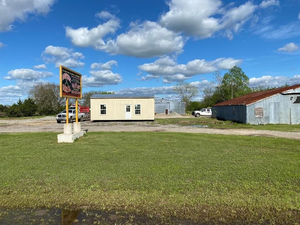 5886 N State Highway 78