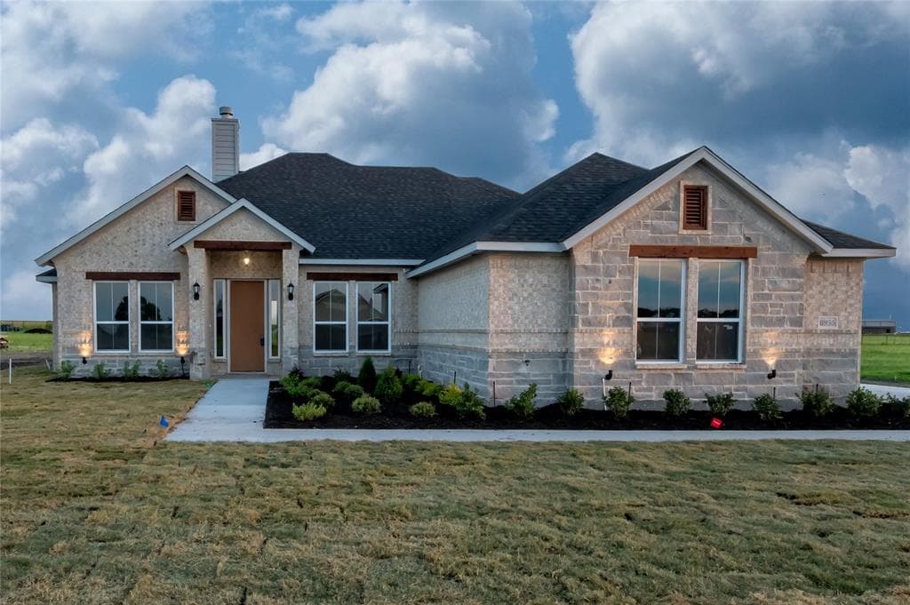 8935 County Road 4116