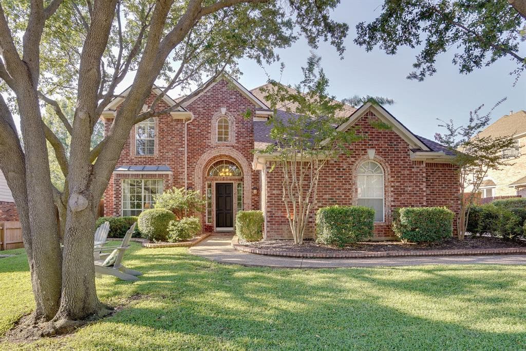 2704 Lake Breeze Ln