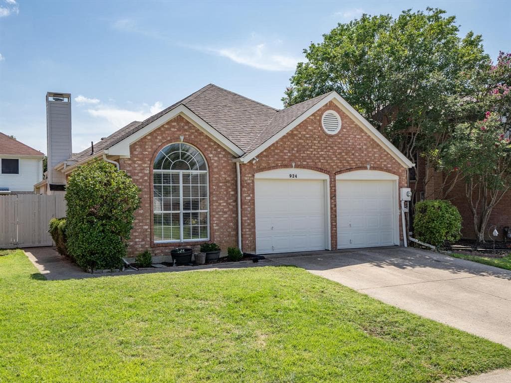 924 Plantation Dr