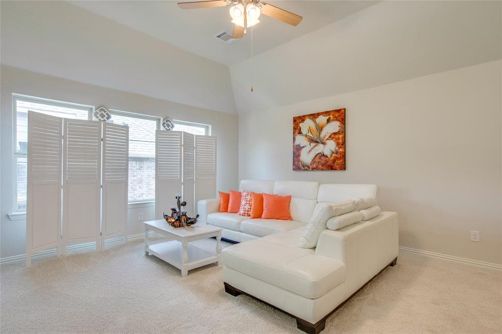 272 Palisades Blvd