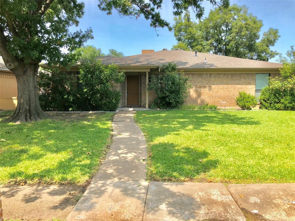 2417 Lupton Dr