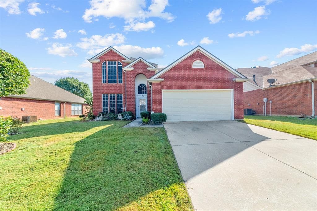 2710 Wandering Oak Dr