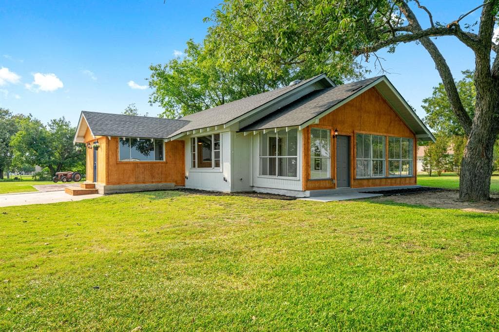 808 Combine Rd