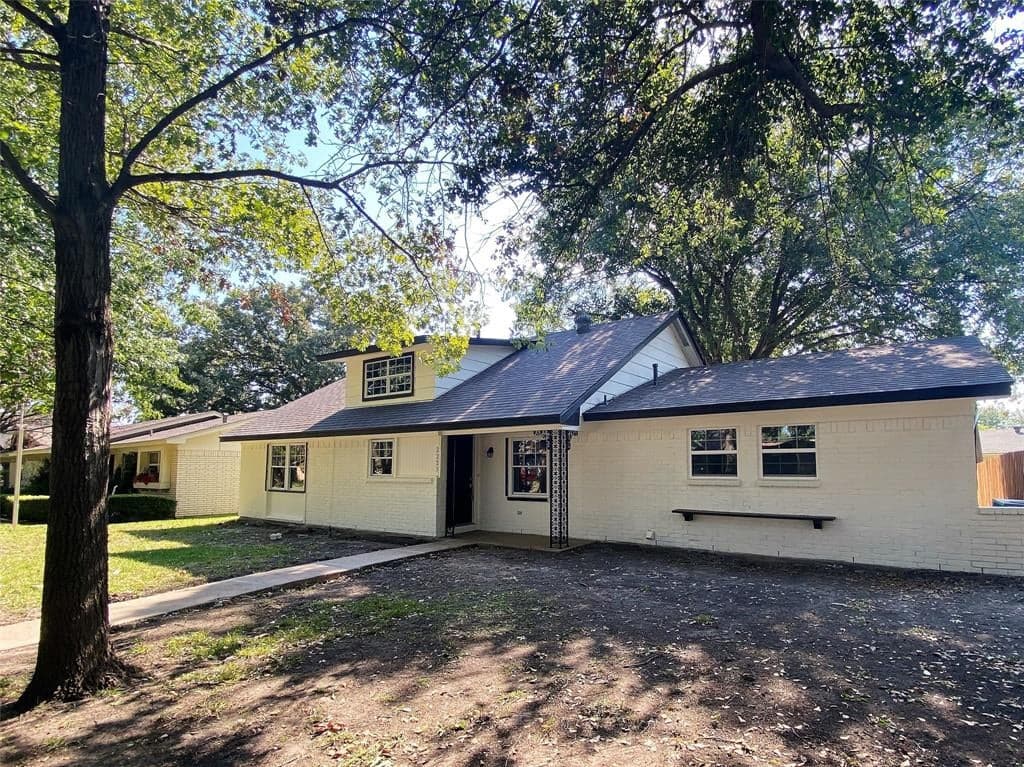 2223 Luau St