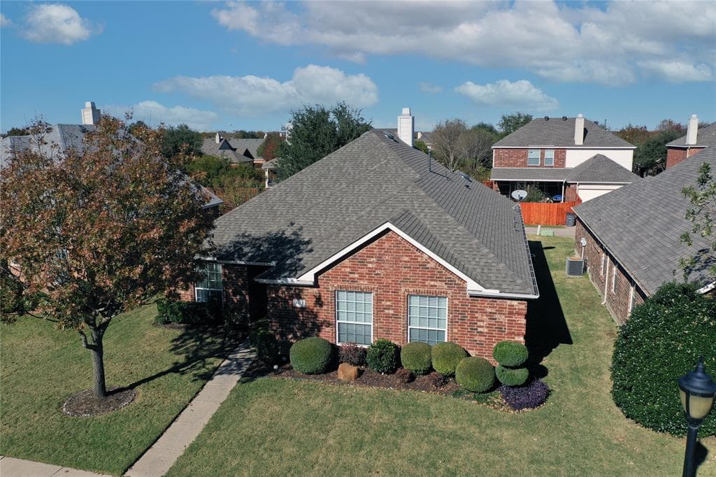 1421 Sleepy Hollow Dr