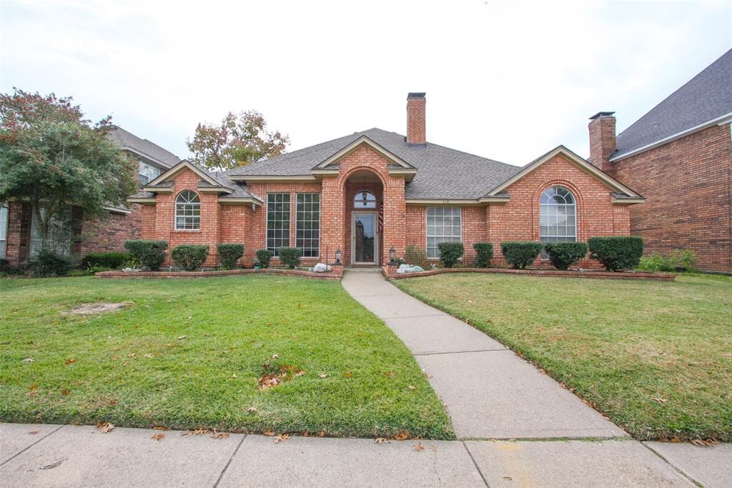 618 Amesbury Dr