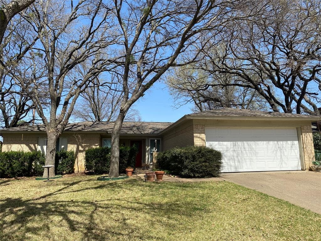 2329 Lucas Dr