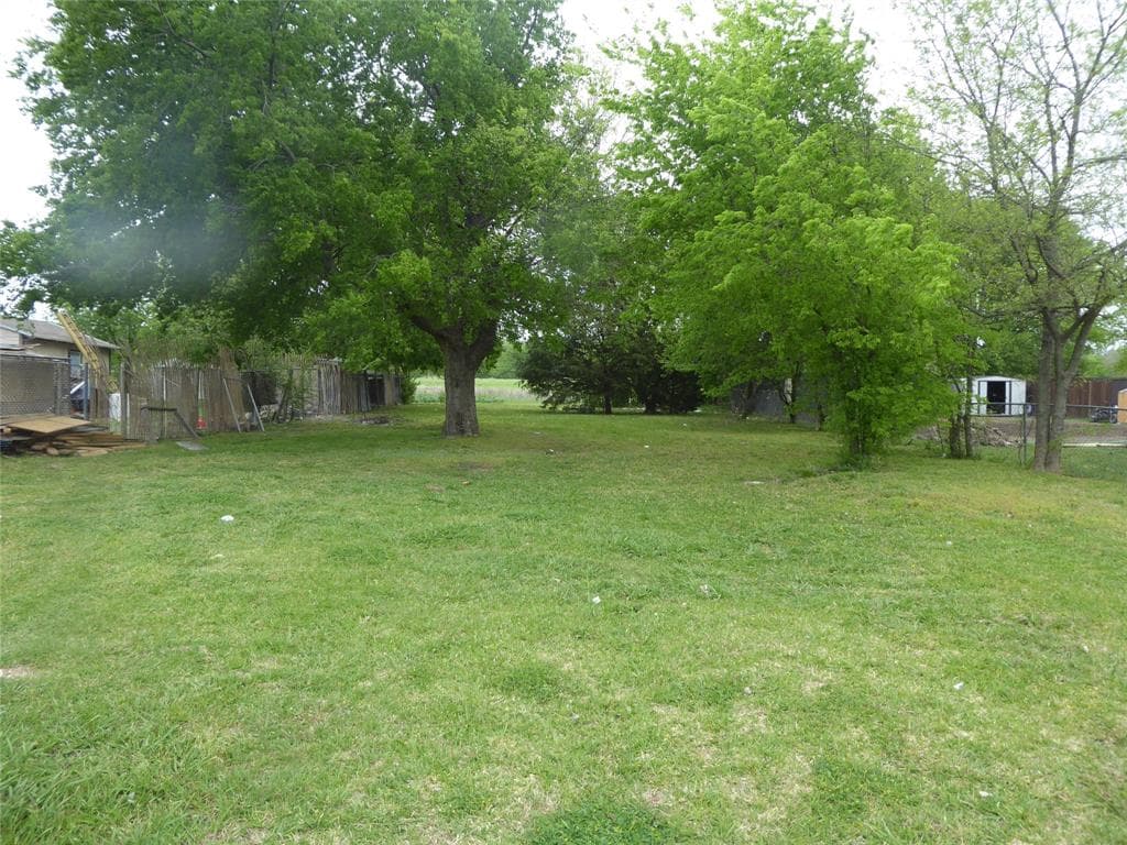 1904 S Sam Houston Rd