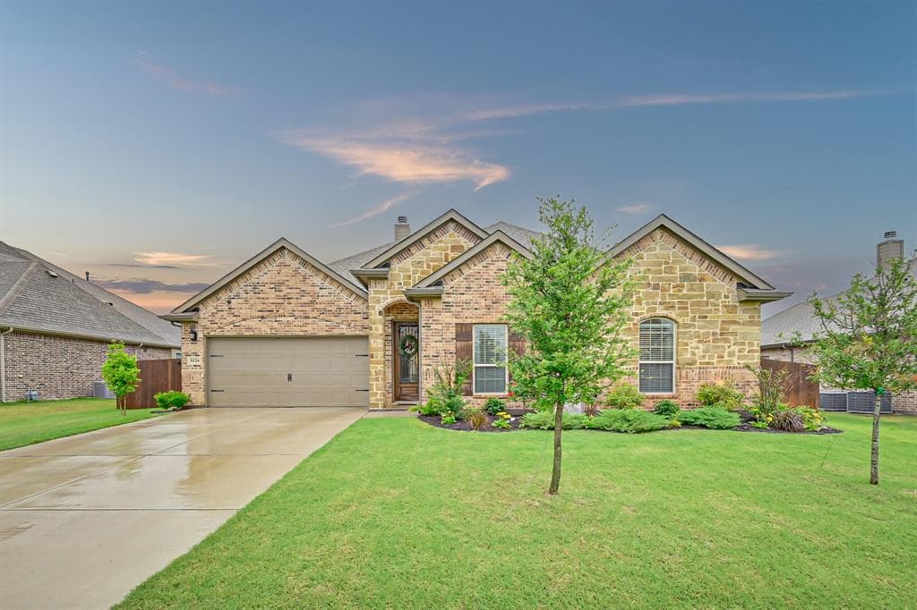 5124 Crestwater Dr