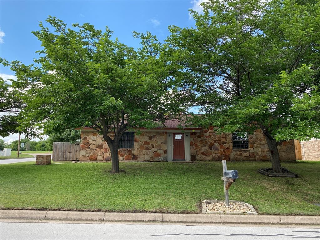 901 Springhill Dr