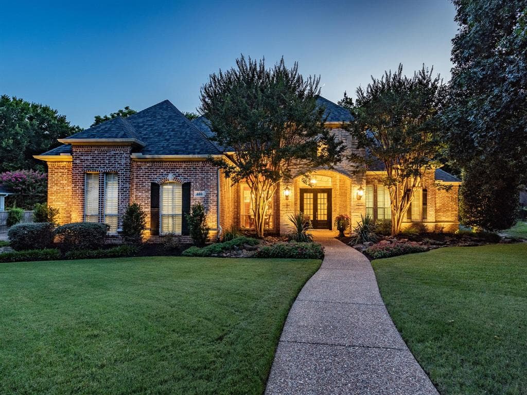 800 Shorecrest Dr