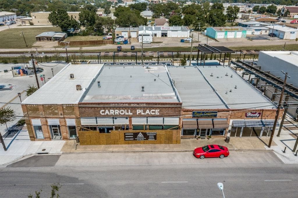 221 W Main St